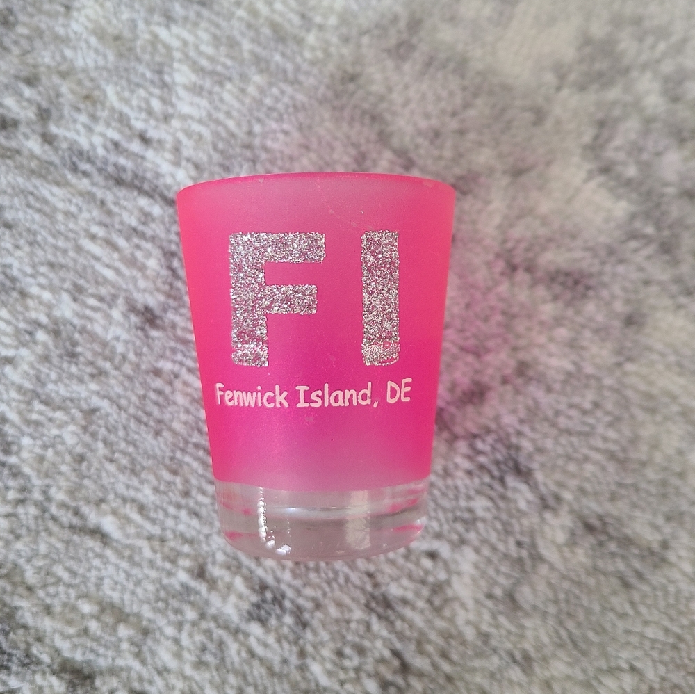 🔷️ 5/$25 Fenwick Island Hot Pink Glitter Shot Glass